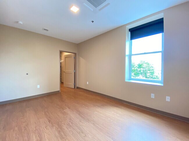 Building Photo - 83 Hanover St