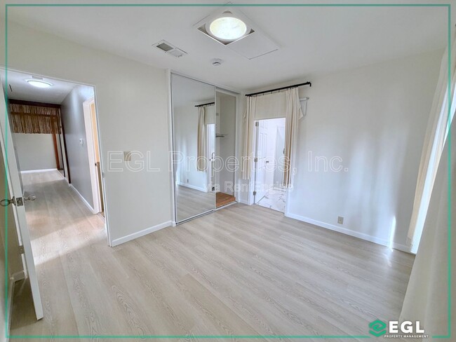 Building Photo - 7601 Kittyhawk Ave