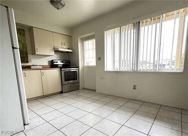 Building Photo - 4613 SW 8th Pl