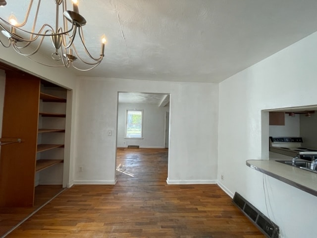 Building Photo - 1343 E Bowman St