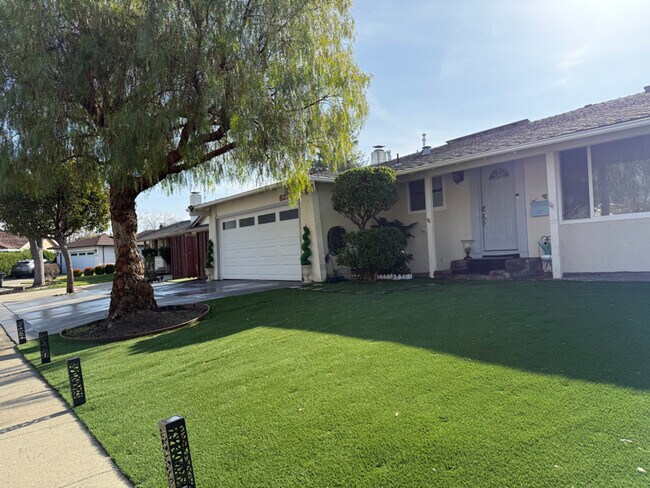 Building Photo - 6240 Ruxton Ct
