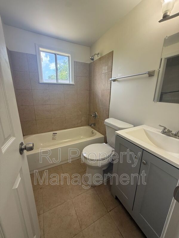 Building Photo - 3742 Berry Ln