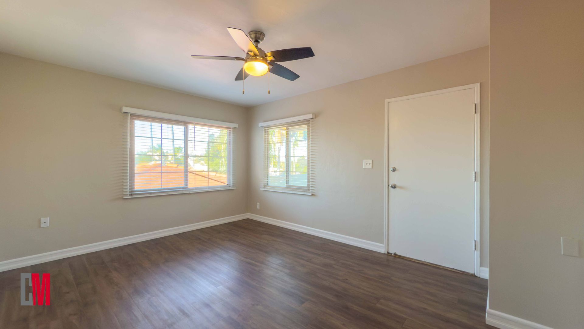 Interior Photo - 8437-8441 La Mesa Blvd.