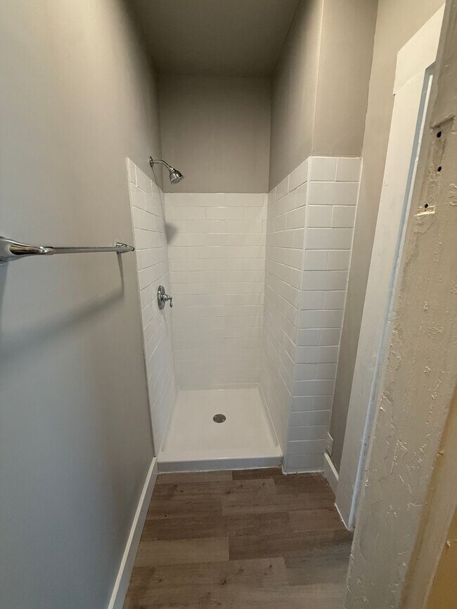 Building Photo - 2 Bed 2 bath remodeled home