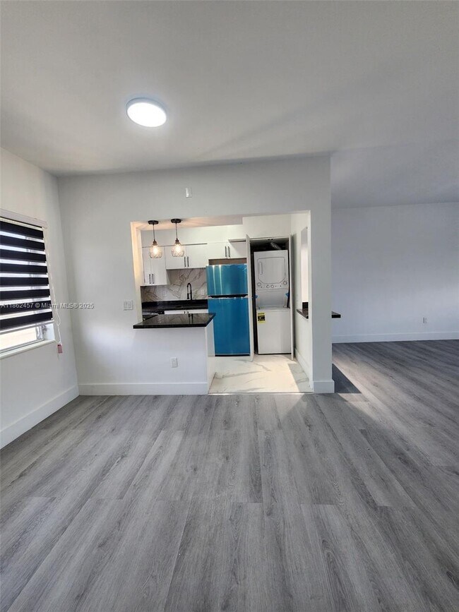 Building Photo - 2101 Normandy Dr