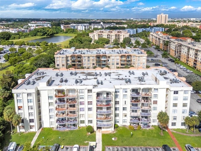 Building Photo - 9310 Fontainebleau Blvd