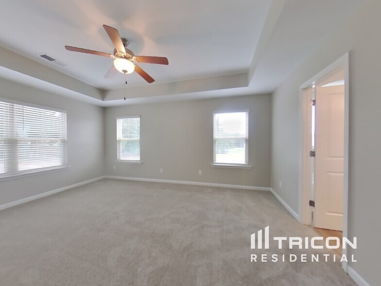 Building Photo - 125 Highwood Dr