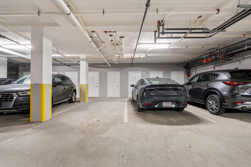 Building Photo - 475 Lagrange St