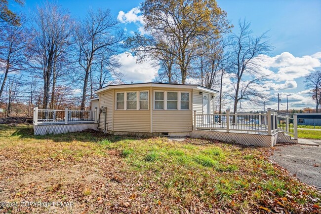 Building Photo - 202 Palomino Pl