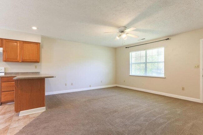 Building Photo - 5571 Tallant Road Unit Apt B