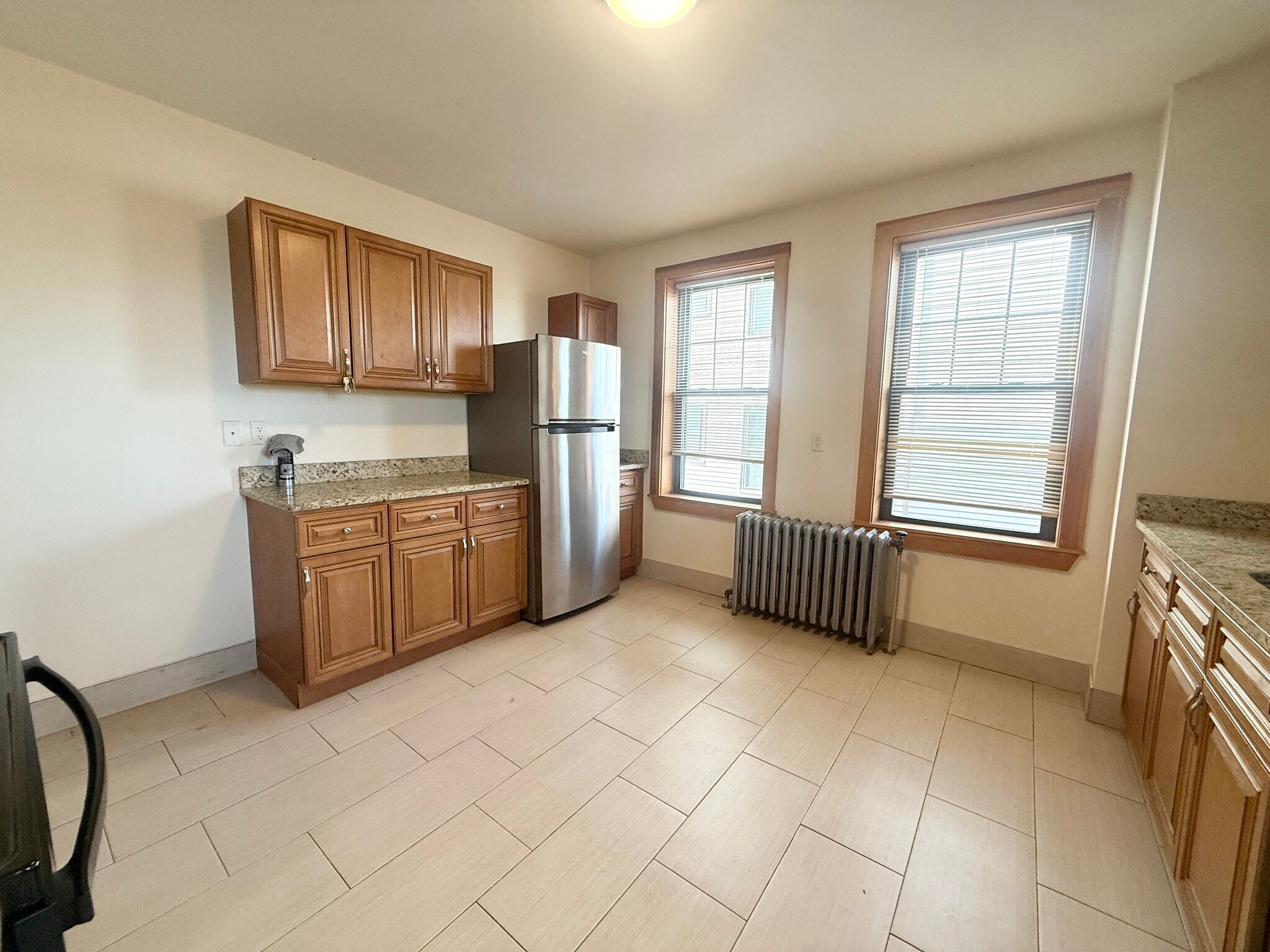 Building Photo - 149 Hillside St