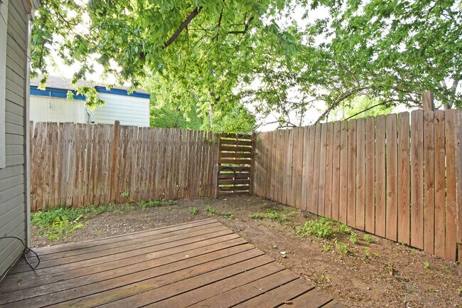 Building Photo - King Albert