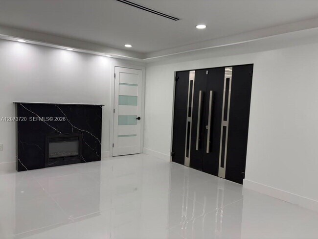 Building Photo - 464 Minola Dr