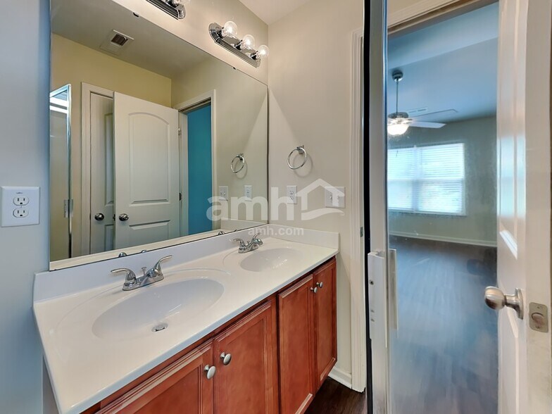 Building Photo - 3248 Laurenfields Way