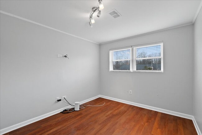 Building Photo - "Spacious 5-Bed split level Gem with Finished Basement & Fireplace on Brompton St, West Springfie...