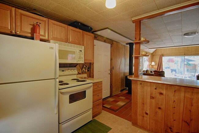 Building Photo - SKI LEASE: Tahoe Vista, Sleep 2-5, Wood Stove