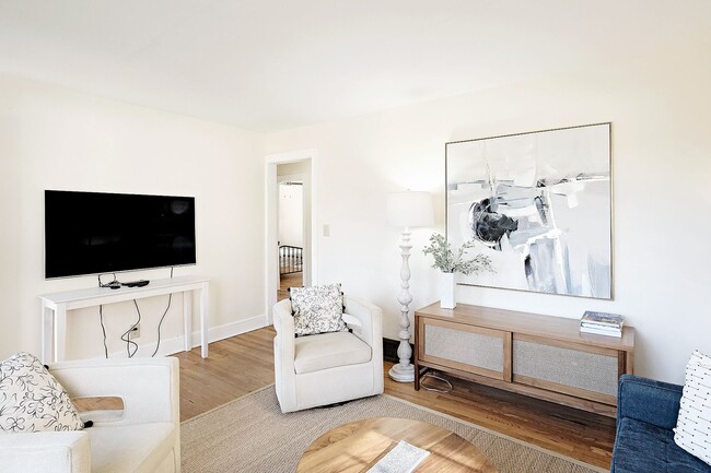 Building Photo - Charming City Cottage With Fenced Yard