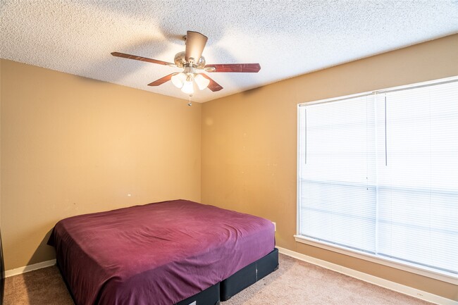 Building Photo - 3034 Deer Valley Dr