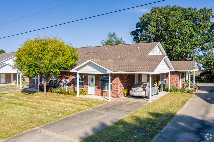 Unit Exterior - Legends of Lindale