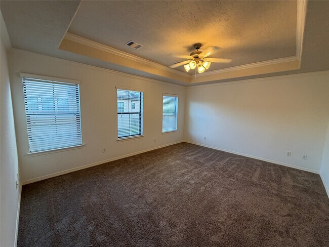 Building Photo - 11602 Royal Oaks Crossing