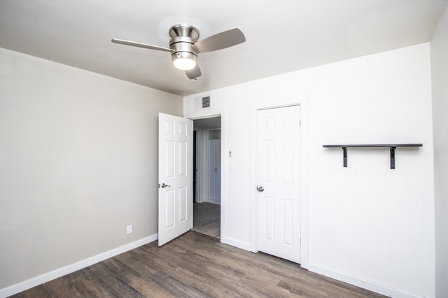 Building Photo - 3609 N Navajo Trail