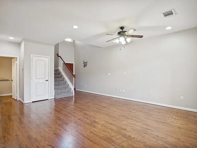 Building Photo - 118 Barrington Ln