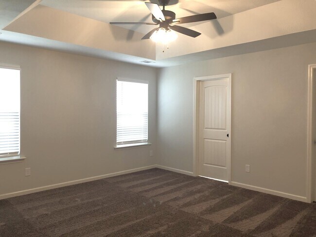 Building Photo - 895 Goodale Dr