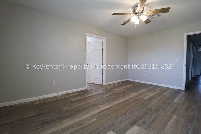 Building Photo - 4124 W 56th Pl