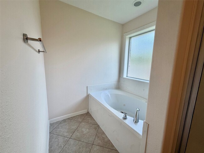 Building Photo - 6650 Roberson St