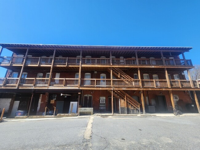 Building Photo - 19 Lunenburg St