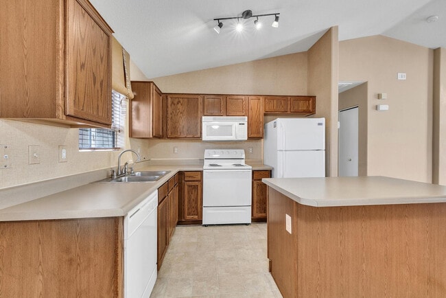 Building Photo - 42780 W Sunland Dr