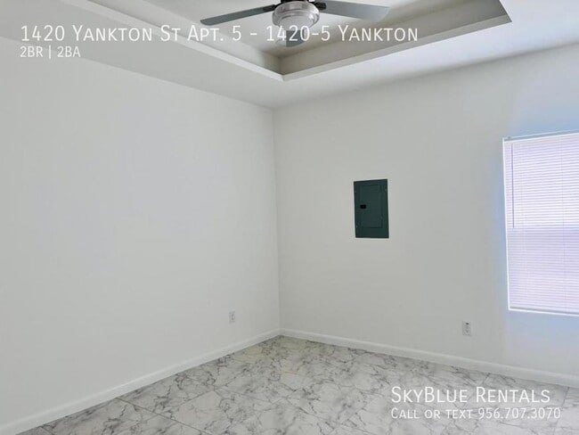 Building Photo - 1420 S Yankton St