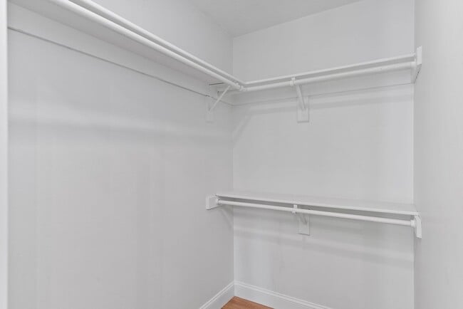 Building Photo - Charming Townhouse for Lease