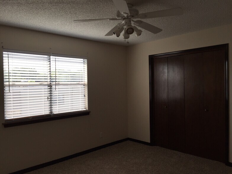 Master Bedroom - 1400 N Perkins Rd