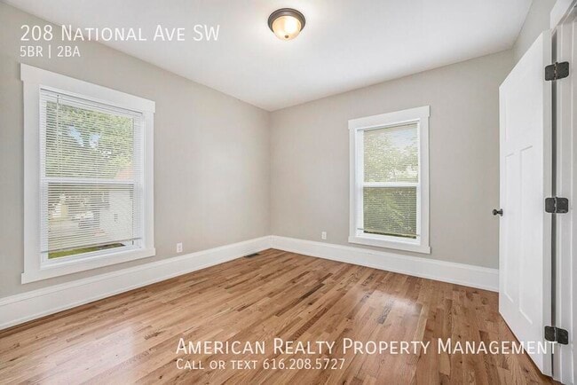 Building Photo - 208 National Ave SW