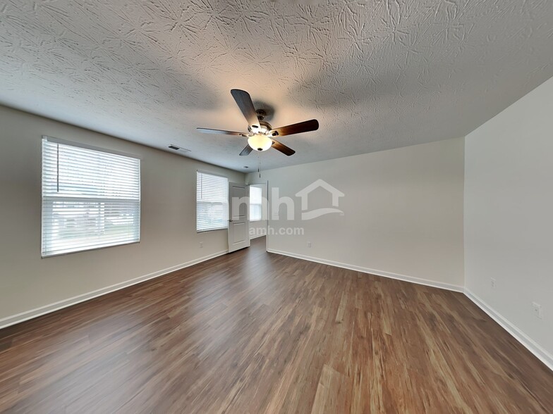 Building Photo - 99 Wooded Ridge Dr