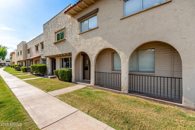 Building Photo - 6953 E Osborn Rd
