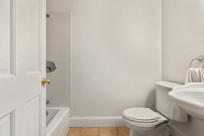 Building Photo - 114 Trowbridge St