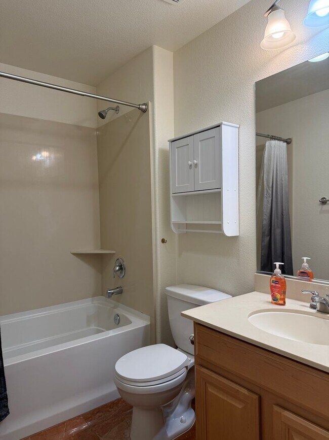 Building Photo - Private Cul-de-Sac Home in Gated Roseville Community with Views