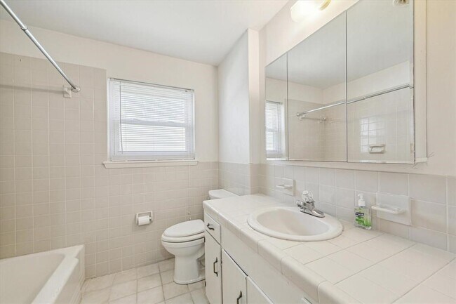 Building Photo - 5730 Cartagena St