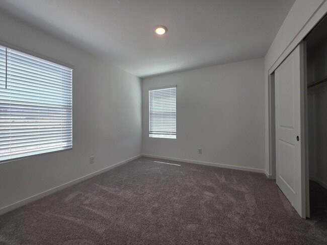 Building Photo - 3432 Sunbeam Dr