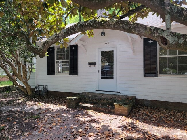 Primary Photo - 2 Bedroom 1 Bathroom House!