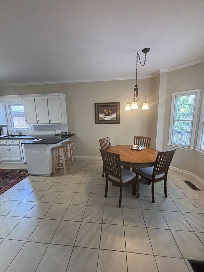 Building Photo - Spacious 3 Bed 2 Bath Home In Homewood With Large Basement