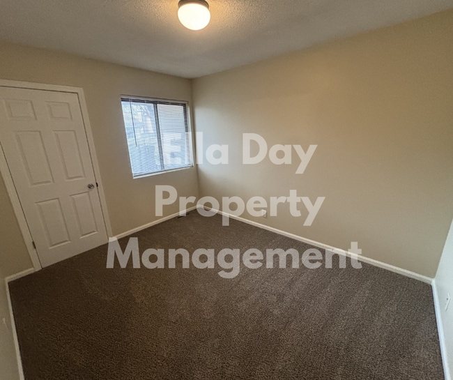 Building Photo - 8605 W 15th St N