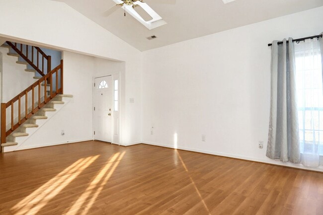 Building Photo - 106 Linden Ct