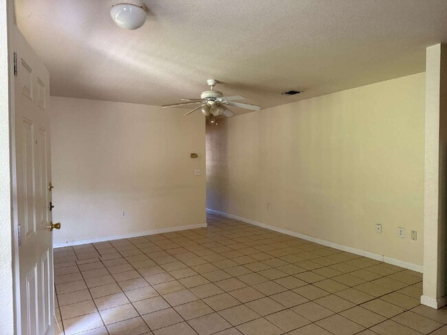 Building Photo - Gorgeous 2 Bed/2 Bath Duplex in North West SA
