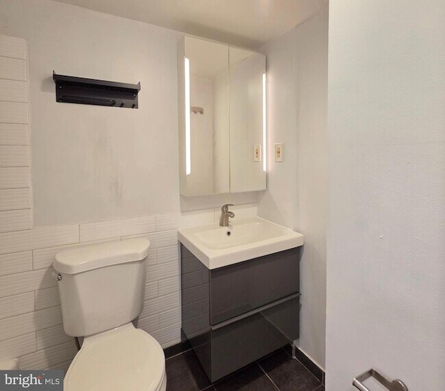 Building Photo - 2500 N Van Dorn St