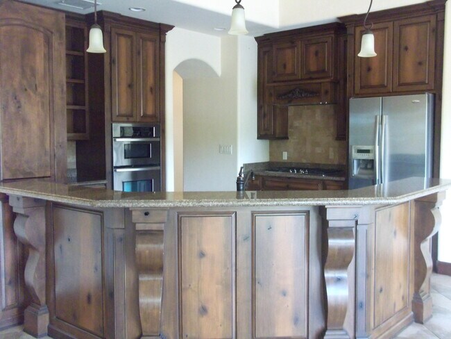 Building Photo - 6284 Wildwood Ct