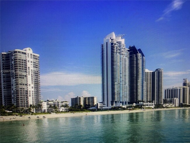 Building Photo - 17121 Collins Ave
