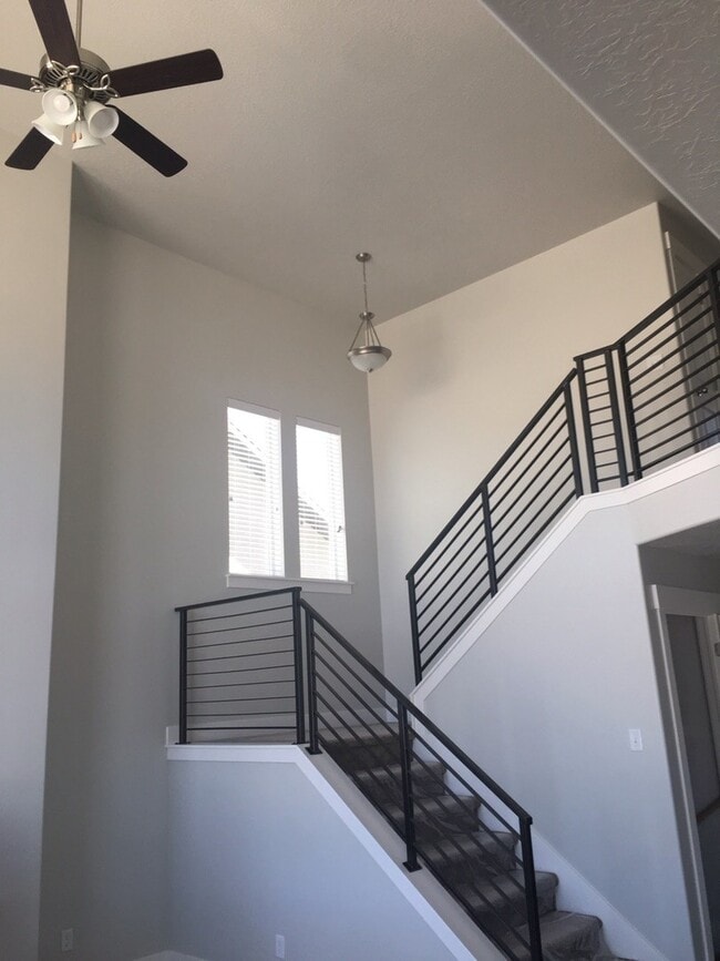 Building Photo - Beautiful Modern Home in Lehi w attached 2 car garage!